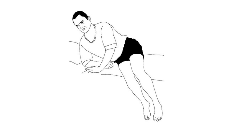 Illustration af, hvordan du skal støde fra med armene, indtil du sidder på sengekanten.